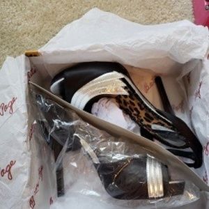 Bettie Page - Black/Silver ankle strap high heels